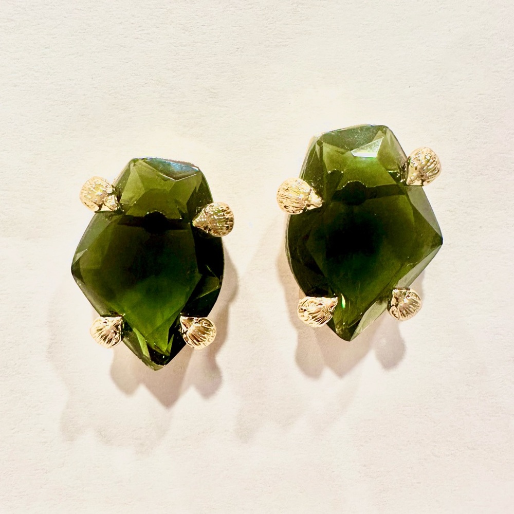 LAST CHANCE KURT GEIGER LONDON Eagle Prong Stone Stud Earrings